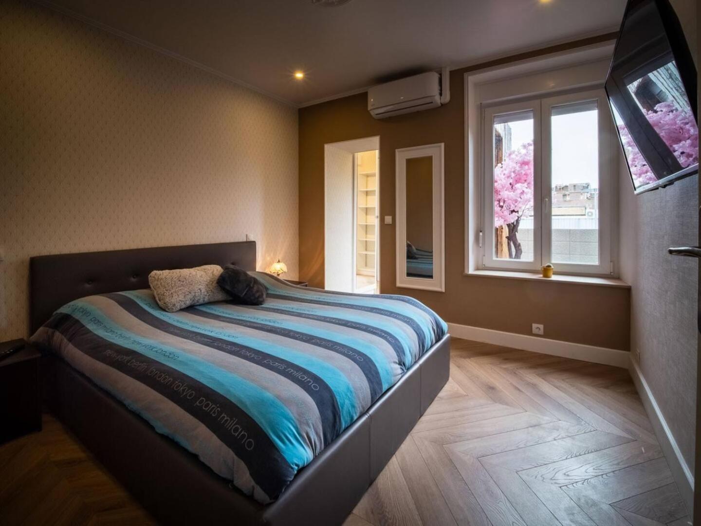 Duplex Jeanne D'Arc Billard Baby Logements Insolites Nancy Exterior photo